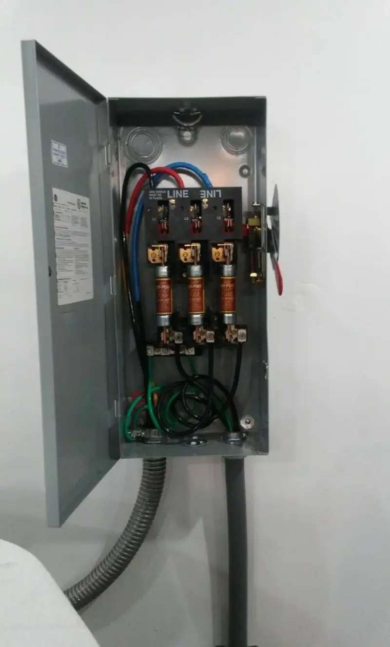 Three-phase disconnect switch installed for Smoke Detector Installation in Slaton